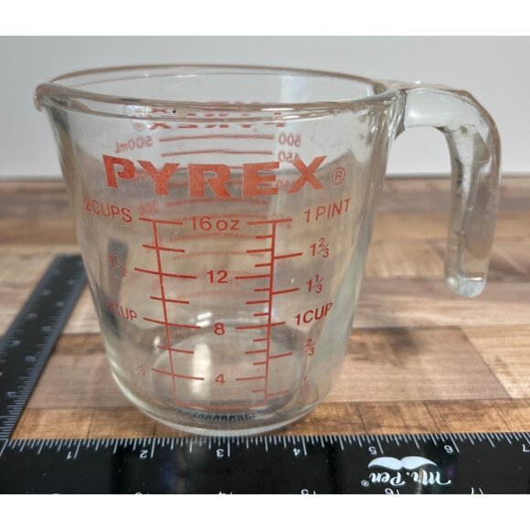 Pyrex 2-Cup Glass Measuring Cup With Red Markings - Picture 1 of 4
